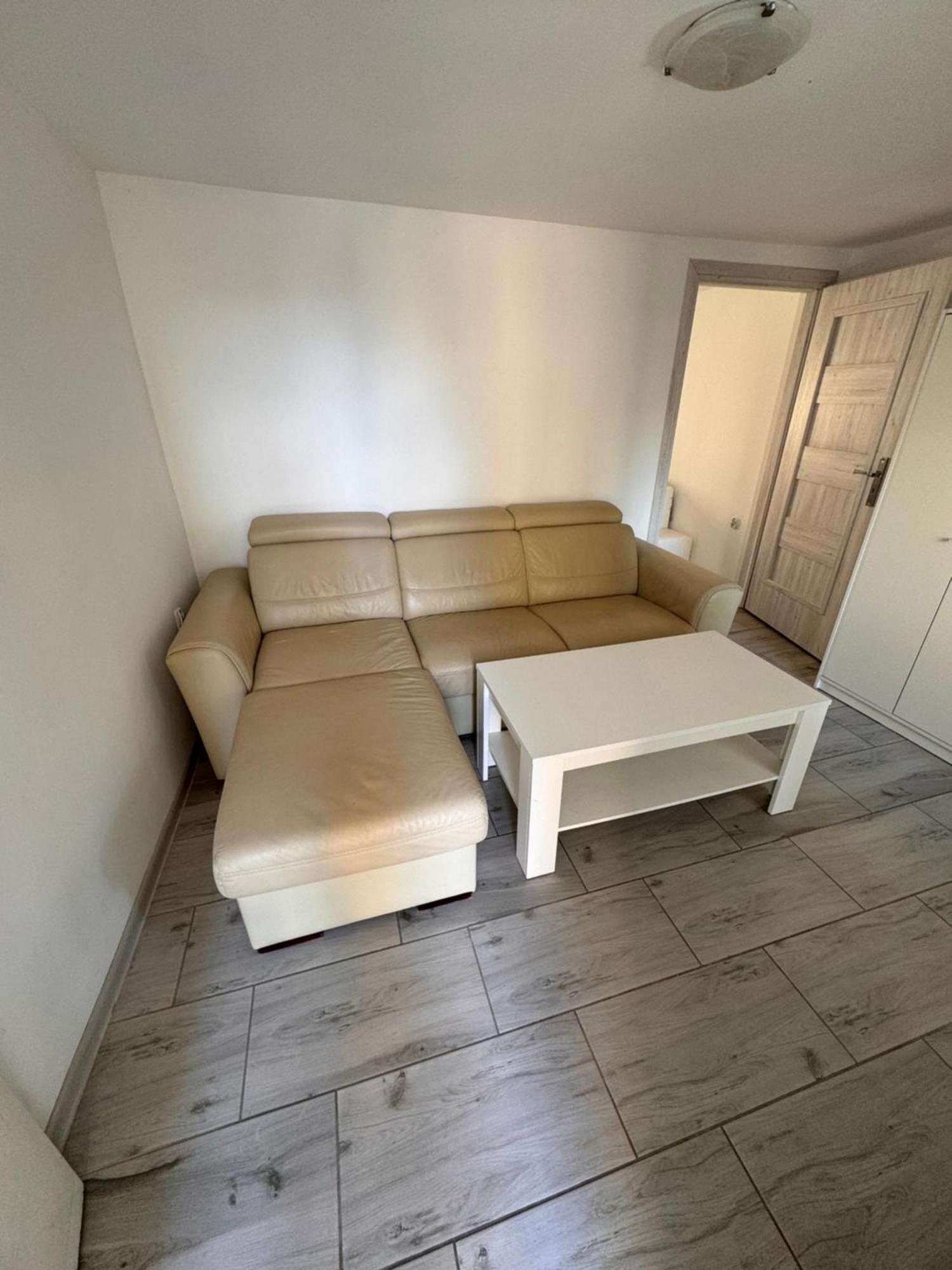 Surowe Wnetrze Homestay