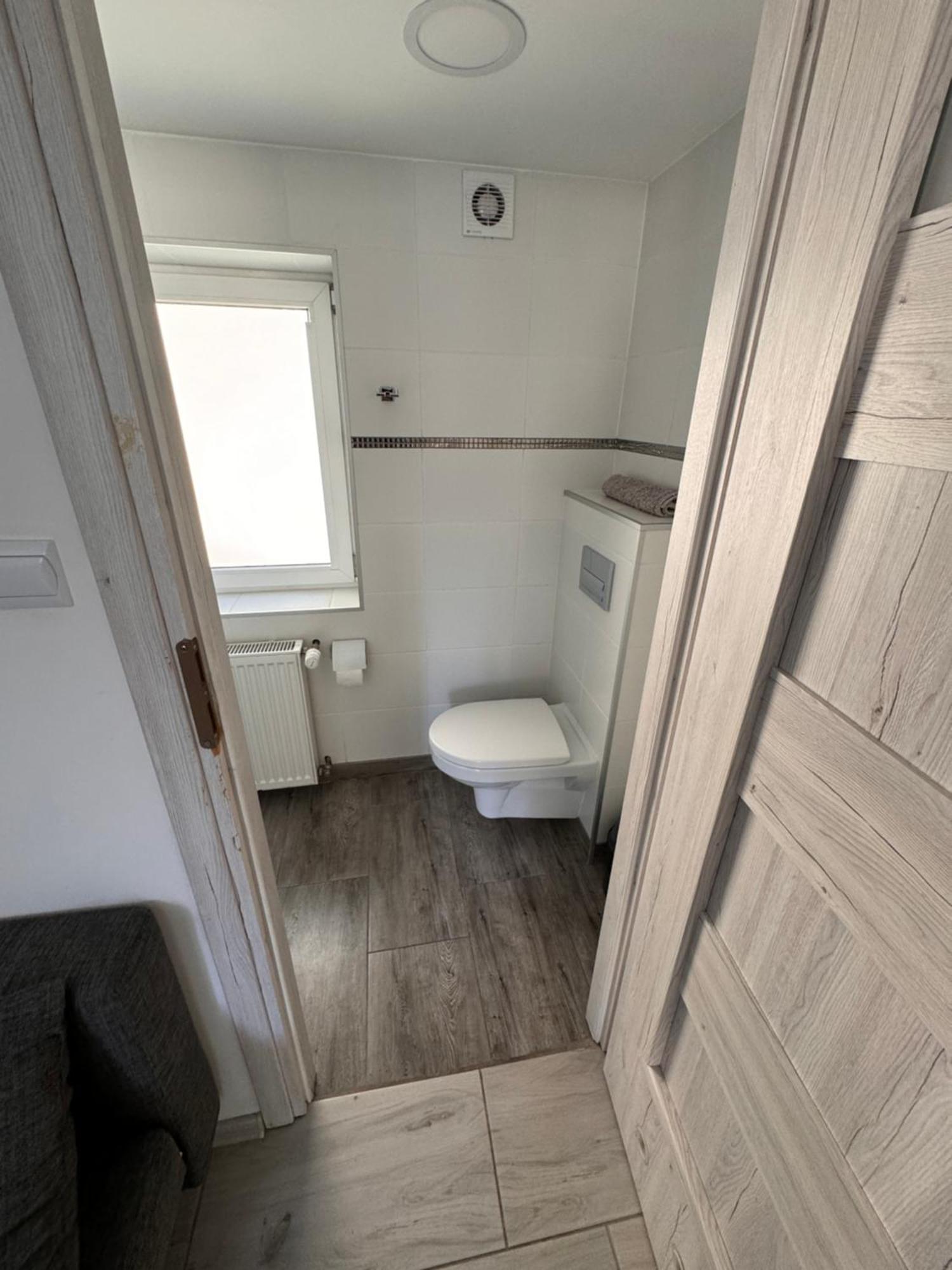Surowe Wnetrze Homestay