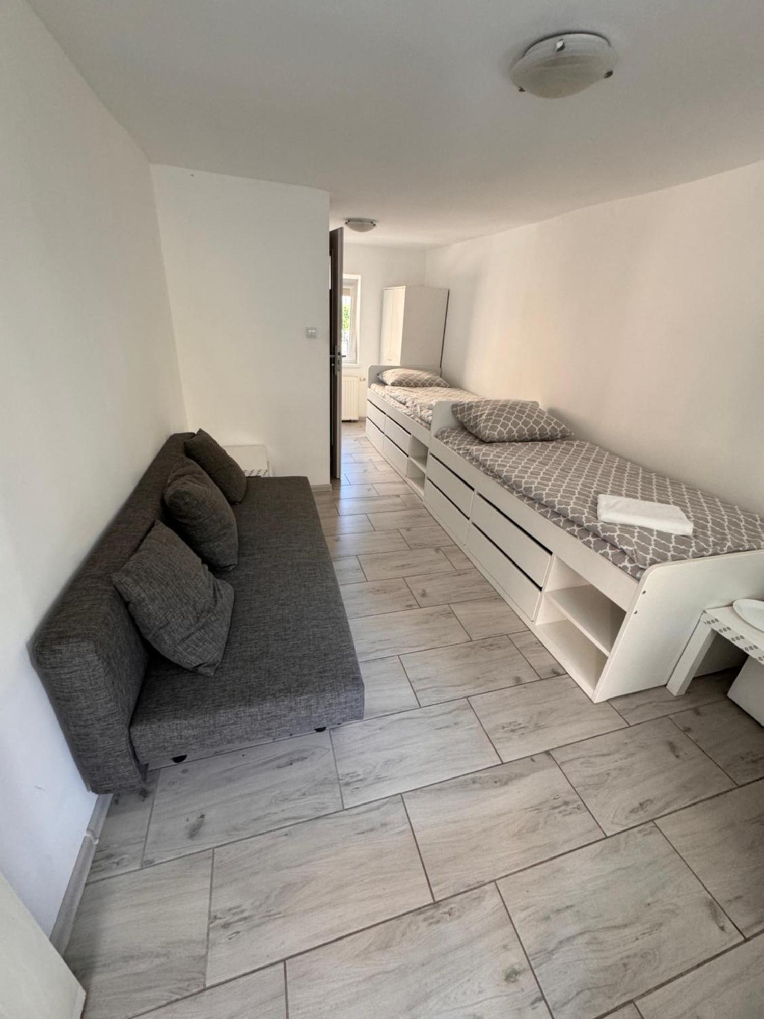 Surowe Wnetrze Homestay